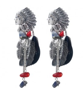 Leuke rode indian boho oorclips, met veertjes en verschillende bedels