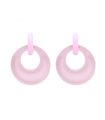 Roze oorbellen met iriserend effect
