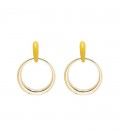Trendy goudkleurige oorbellen met een geel oorstukje