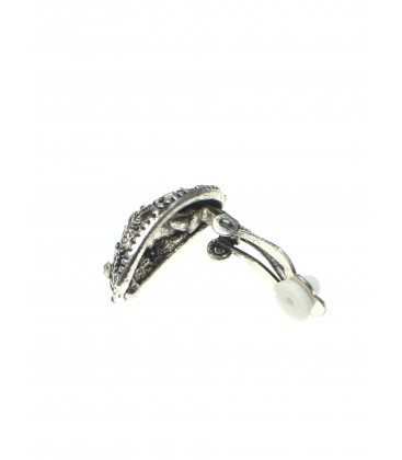 Zilverkleurige ovale oorclips met drie strass steentjes