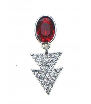 Oorclips met rode strass steen en driehoekige hangertjes bezet met heldere strass steentjes