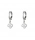 Zilverkleurige oorringen met een bloemen hanger