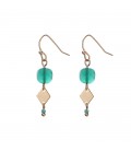 Trendy groene gold plated oorhangers met een ruitvormige bedel