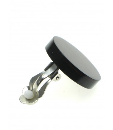 Oorclips met donkerrode kleur en parelmoer inleg