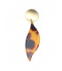 Bruine oorclips met bladvormige hanger en goudkleurig klemmetje