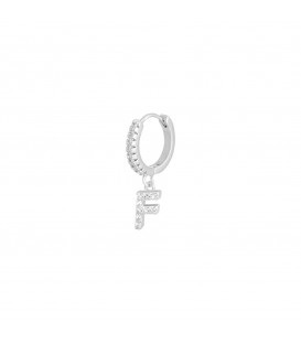Zilverkleurige oorbel met steentjes en hanger met de letter F