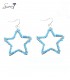 Zilverkleurige oorhangers met kleine blauwe kraaltjes