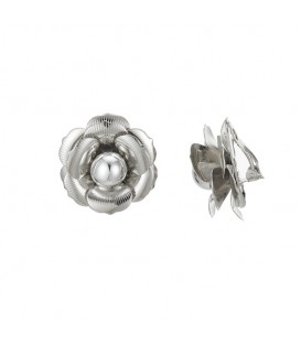 Zilverkleur oorclips in bloemvorm van Belle Miss