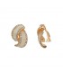 Oorclips met beige inleg van parelmoer stukjes in goudkleurige zetting