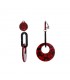 Rood met zwarte oorclips en een zwart element in het midden