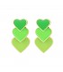 groene oorhangers met 3 harten een goudkleurige rand