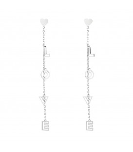Zilverkleurige oorhangers met de letters LOVE