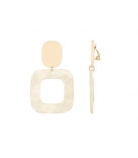 Creme oorclips met vierkante hanger en een effen oorstukje