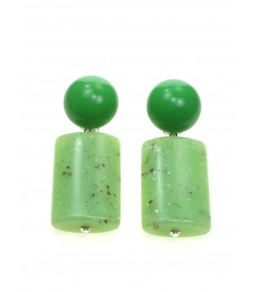 Groen gekleurde oorclips met een fel groen oorstukje