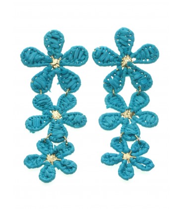 Lange blauwe oorbellen van raffia met bloemen