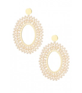 Beige glas kralen oorhangers van 3 rijen met een goudkleurig oorstukje