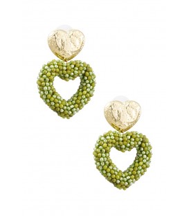 Licht groene harten oorhangers met een goudkleurig oor stukje
