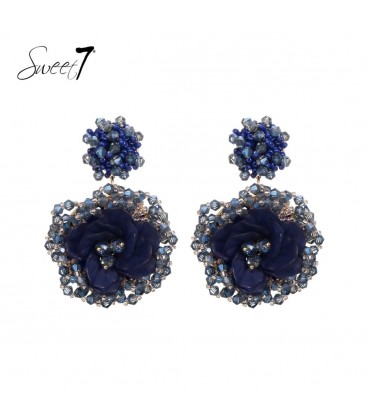 Blauwe bloemen oorhangers met glas kralen