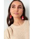 Goudkleurige oorhangers met een oranje hart en een roze bloem