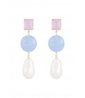 Blauw met roze oorhangers en een imitatie parel