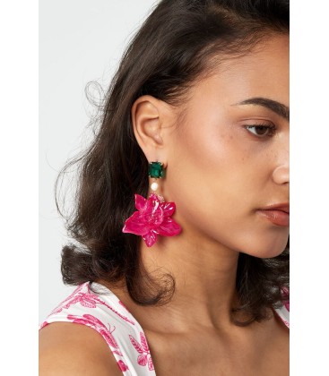 Groen bloemen oorhangers met een roze oor stukje