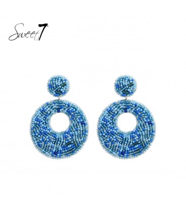 Blauwe glas kralen oorhangers met een stoffen achter kant