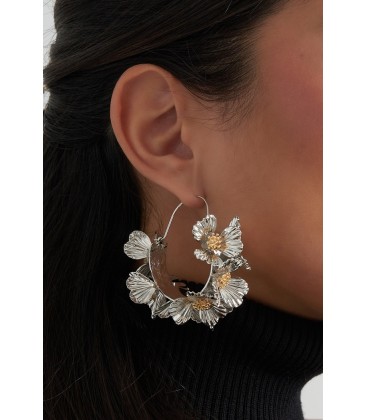 Goudkleurige bloemen met een zilverkleurige kern