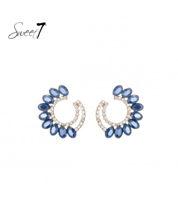 Prachtige blauwe oorhangers met heldere glas steentjes