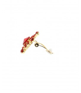 Oorclips in goudkleur met rode stras steentjes