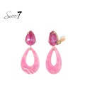 Roze oorclips met een ovaal glas steentje
