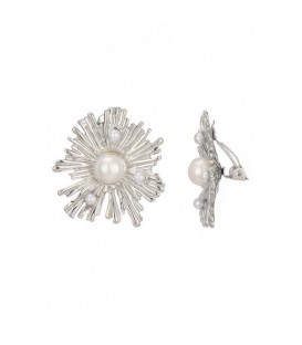 Zilverkleurige oorclips met ingelegd met witte parels