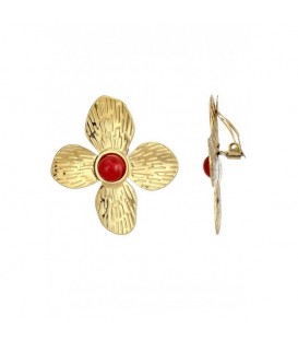 Oorclips in bloemvorm met goudkleurig blad en donkerrood hart