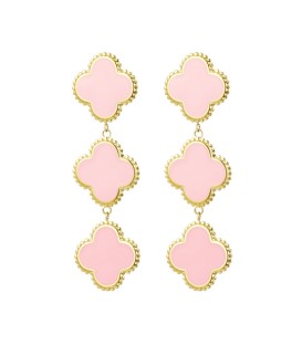 Roze oorhangers in de vorm van een 3 harten