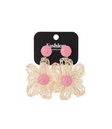 Roze bloemen oorhangers van raffia