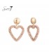 Goudkleurige oorhangers met beige glas kralen