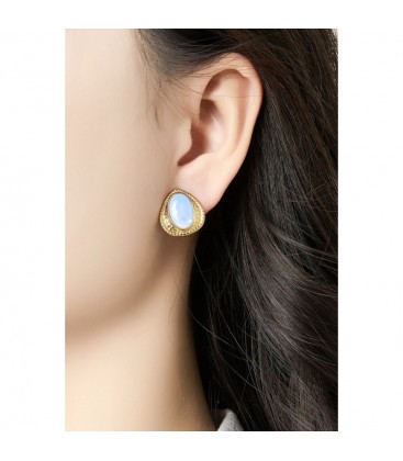 Oorclips goudkleurig ingelegd met blauw parelmoer