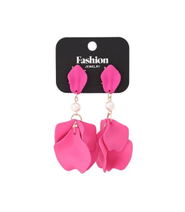 Fuchsia roze oorhangers met mooie hangertjes en een wit kraaltje