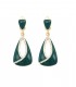 Groene oorclips met een heldere strass rand in het midden van de hanger