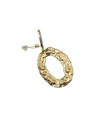 Goudkleurige oorclips met een donker strass oor stukje