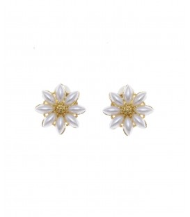 Witte bloemen oorclips met een goudkleurige kern