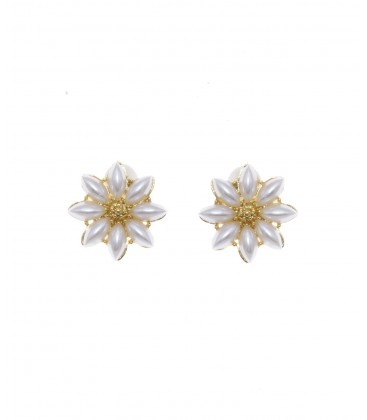 Witte bloemen oorclips met een goudkleurige kern