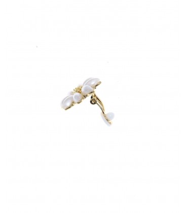 Witte bloemen oorclips met een goudkleurige kern