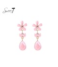 Roze oorhangers met glas steentjes