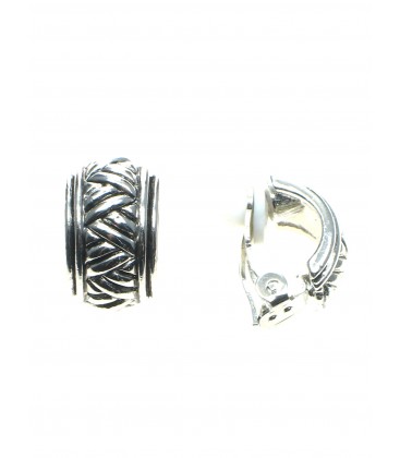 Zilverkleurige halfronde oorclips met zigzag motief
