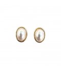 Witte ovale oorclips met een goudkleurige rand