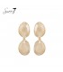 Beige oorhangers met een cat eye stenen en een goudkleurige rand