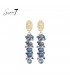 Blauwe oorhangers met een goudkleurige detail