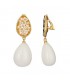 Oorclips met een witte druppel hanger en steentjes detail