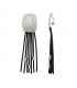 Oorclips met grijze strengen en zilverkleurige details