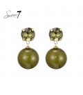 Groene oorbellen met een kristal steentje